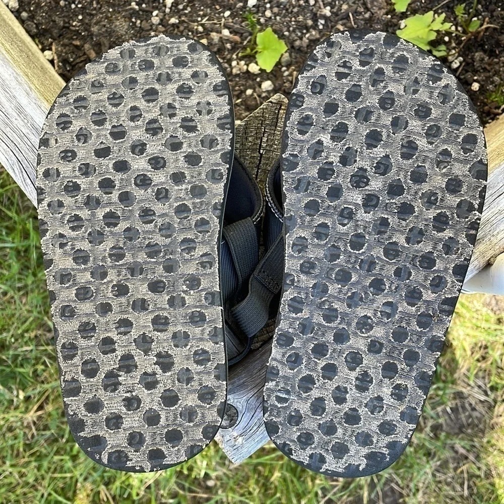 Sanuk kids black sling back sandals Kids SZ 10-11